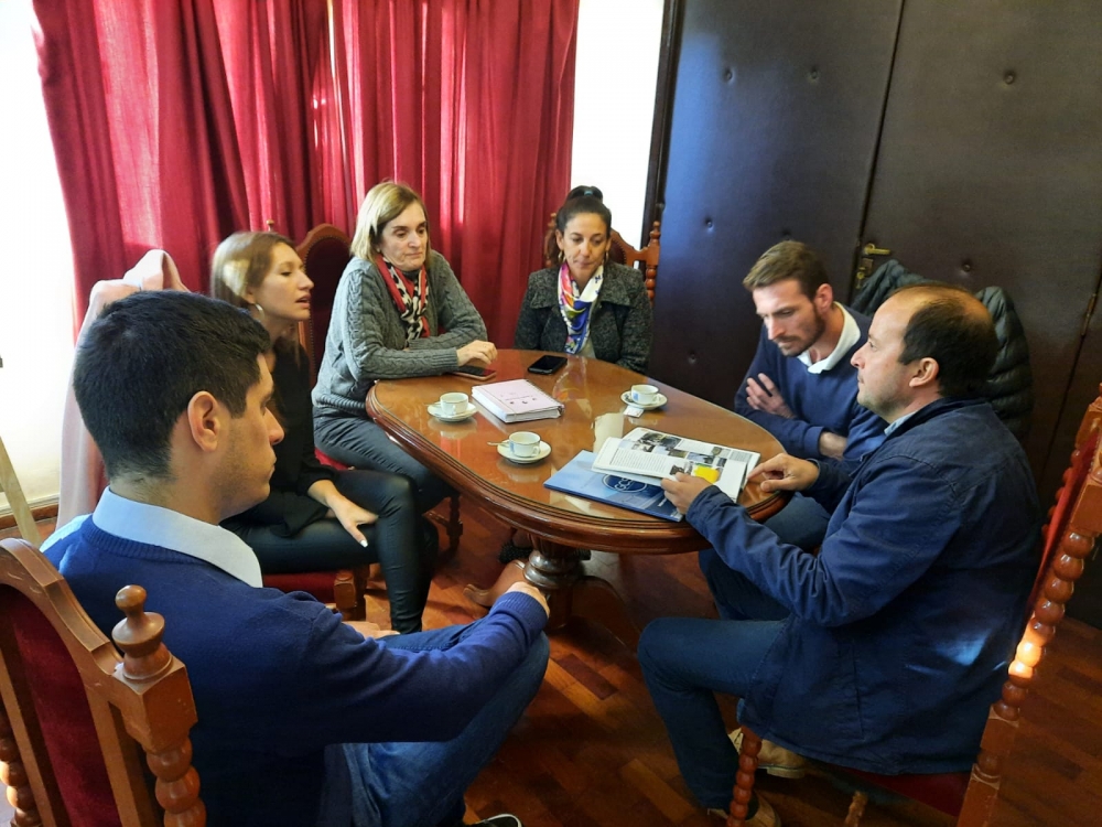 CUESTA RECIBIO AL INTENDENTE DE LA CIUDAD DE SAN VICENTE.